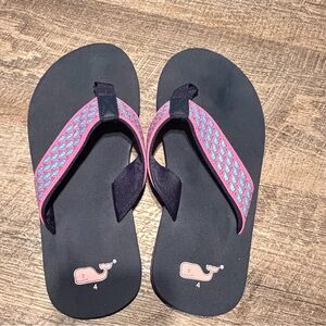 Vineyard Vines Boys Flip Flops – Size 5 – Navy/Pink Whale Print